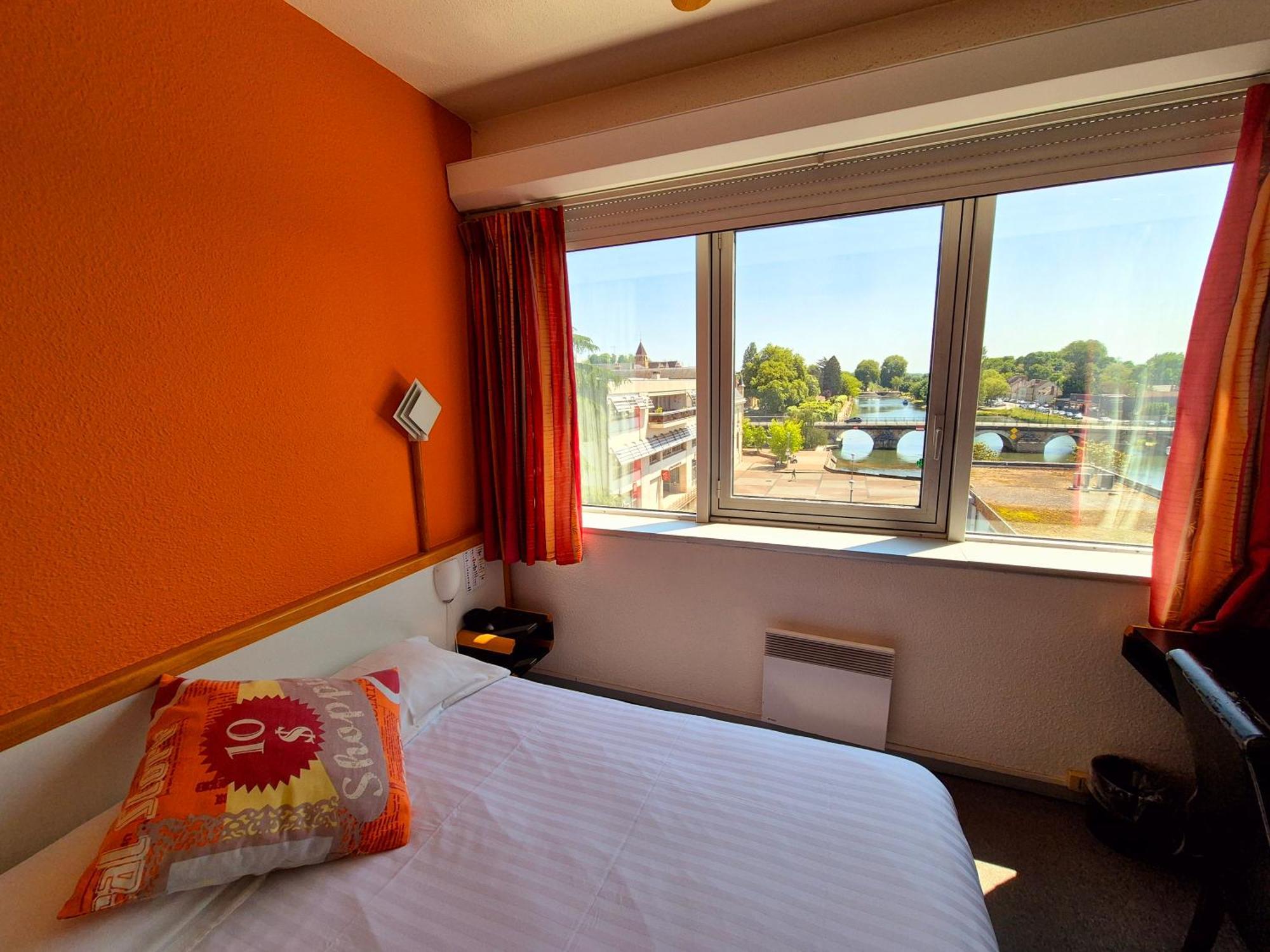 Arche Hotel Виерзон Екстериор снимка